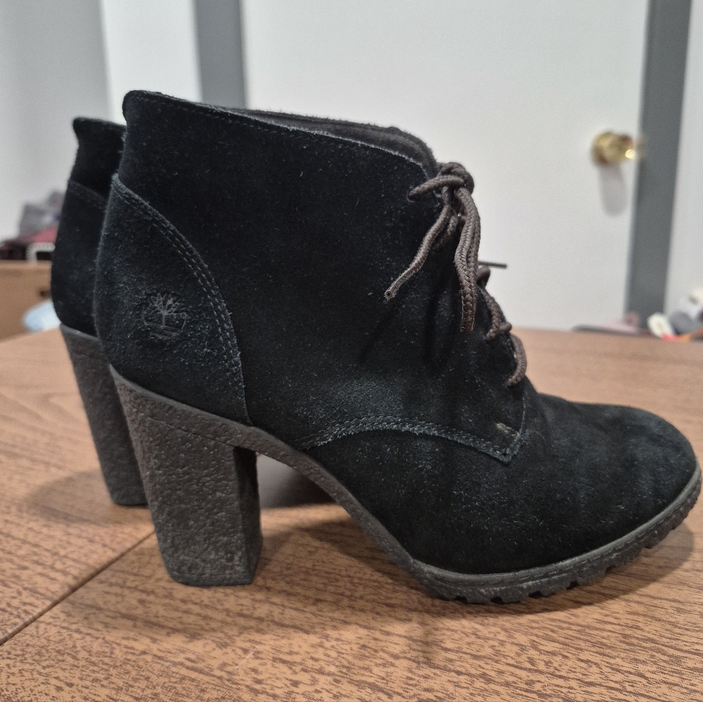 EUC Timberland heeled Suede Booties